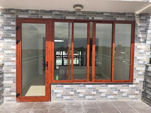 Mẫu cửa nhôm giả gỗ sang trọng