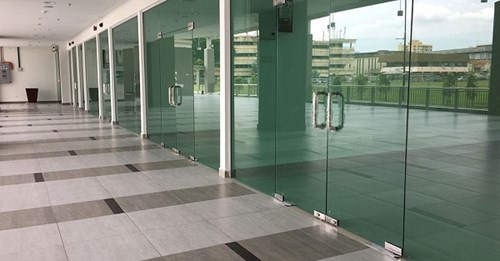 Cửa kính cường lực chống trộm được nhiều gia đình ưu tiên chọn