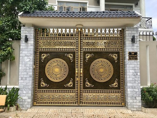 Cổng Trống đồng mang vẻ đẹp truyền thống và phù hợp với mọi căn nhà