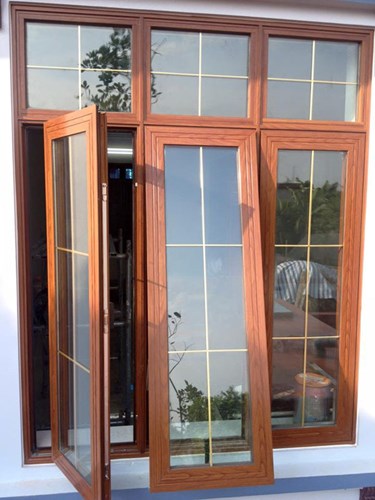 Cửa sổ nhôm vân gỗ mở hất