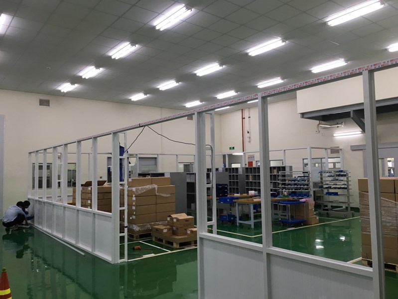 Vách kính hệ 700