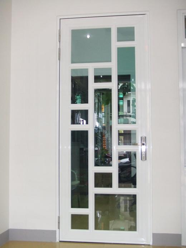 Thiết kế cửa sổ nhôm Xingfa ô kính trắng đối xứng đẹp, phù hợp với không gian hiện đại
