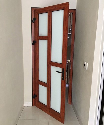 Mẫu cửa thông phòng nhôm Xingfa giả gỗ sang trọng