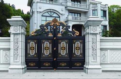 Mẫu cổng màu xanh mang vẻ đẹp sang trọng