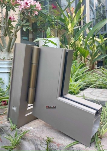 Phụ kiện Cmech được cung cấp bởi nhôm kính Hiền Vinh