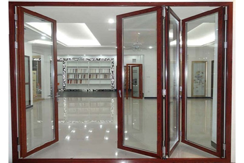 Cửa kính cường lực khung gỗ phổ biến hiện nay