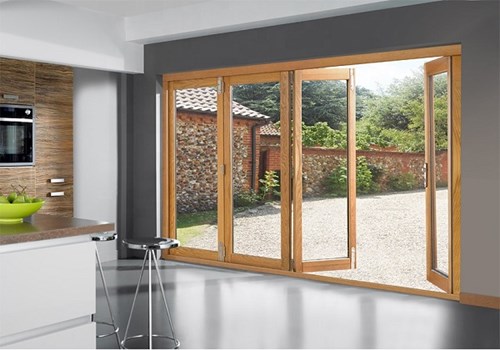 Cửa nhôm kính giả gỗ giúp tôn lên vẻ sang trọng