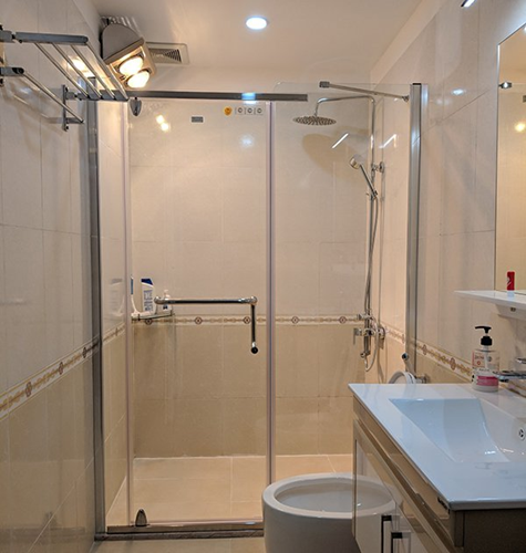 Thiết kế vách kính nhà tắm cực đơn giản