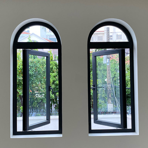 Cửa sổ 1 cánh mở quay dáng mái vòm bên trên màu đen