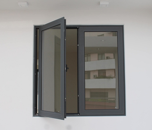 Mẫu cửa sổ nhôm Xingfa 2 cánh mở quay phù hợp với mọi kiến trúc nhà màu ghi xám