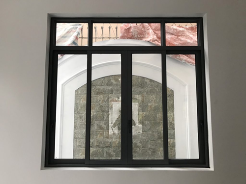 Cửa sổ 4 cánh mở trượt màu đen Xingfa