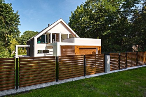 Thiết kế hàng rào với chiều cao phù hợp để tăng thêm tính thẩm mỹ cho công trình